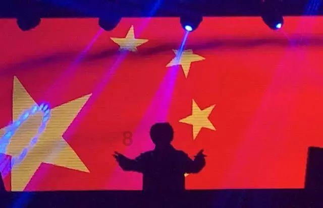 难怪电视剧里只有上半身,镜头下移后,全是辣眼睛的尴尬场景